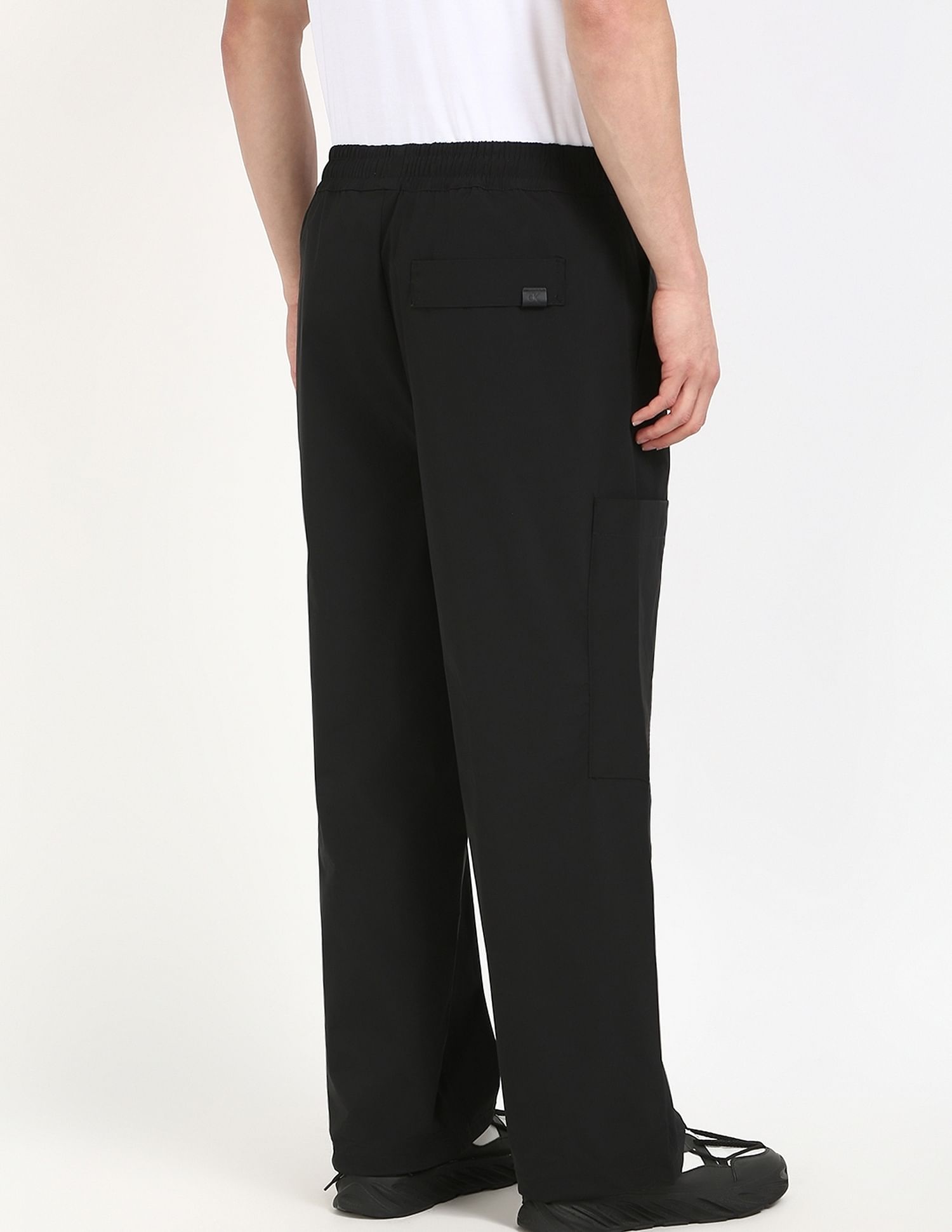 Calvin Klein Jeans Relaxed-Fit Solid Mid Rise Trouser