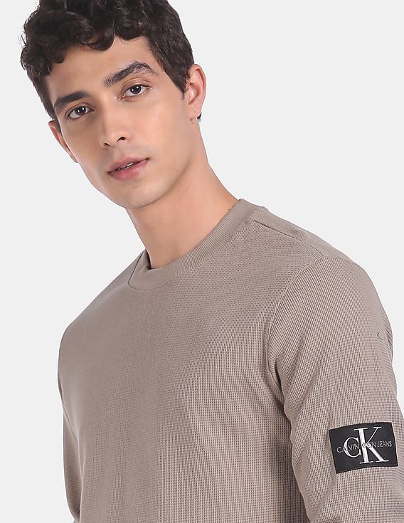 [カルバンクライン] REGULAR FIT SLEEVE MONOGRAM T-SHIRT☆☆ Tシャツ - モノグラムロゴTシャツ | カルバン・クライン 公式