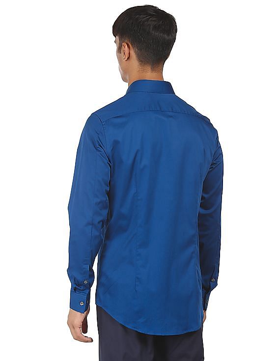 Calvin Klein Men Blue Spread Collar Solid Casual Shirt