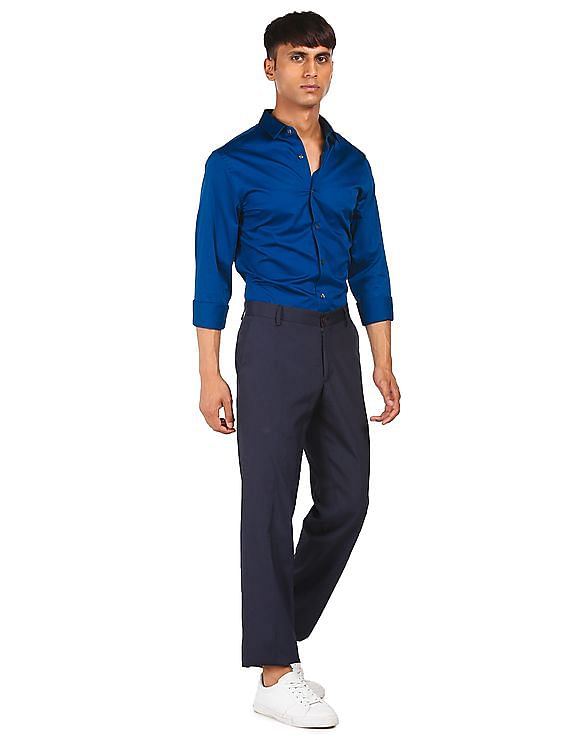 Calvin Klein Men Blue Spread Collar Solid Casual Shirt