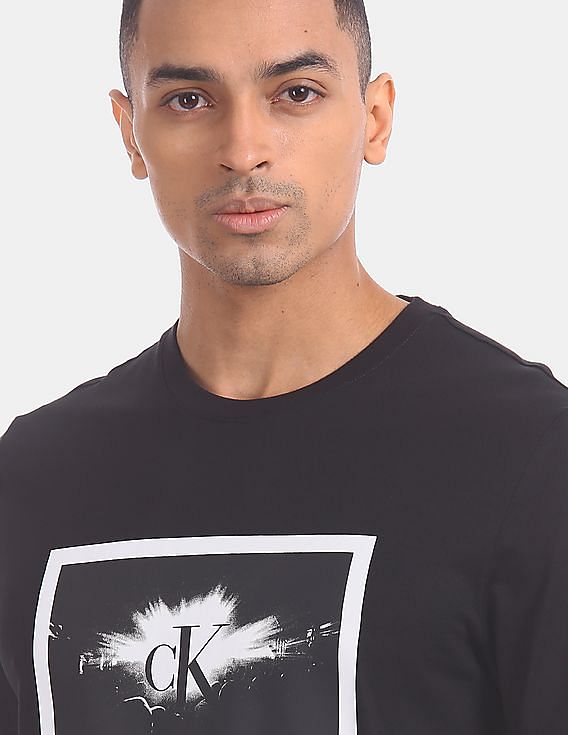 Calvin Klein Men Black Slim Fit Photo Box Logo T-Shirt