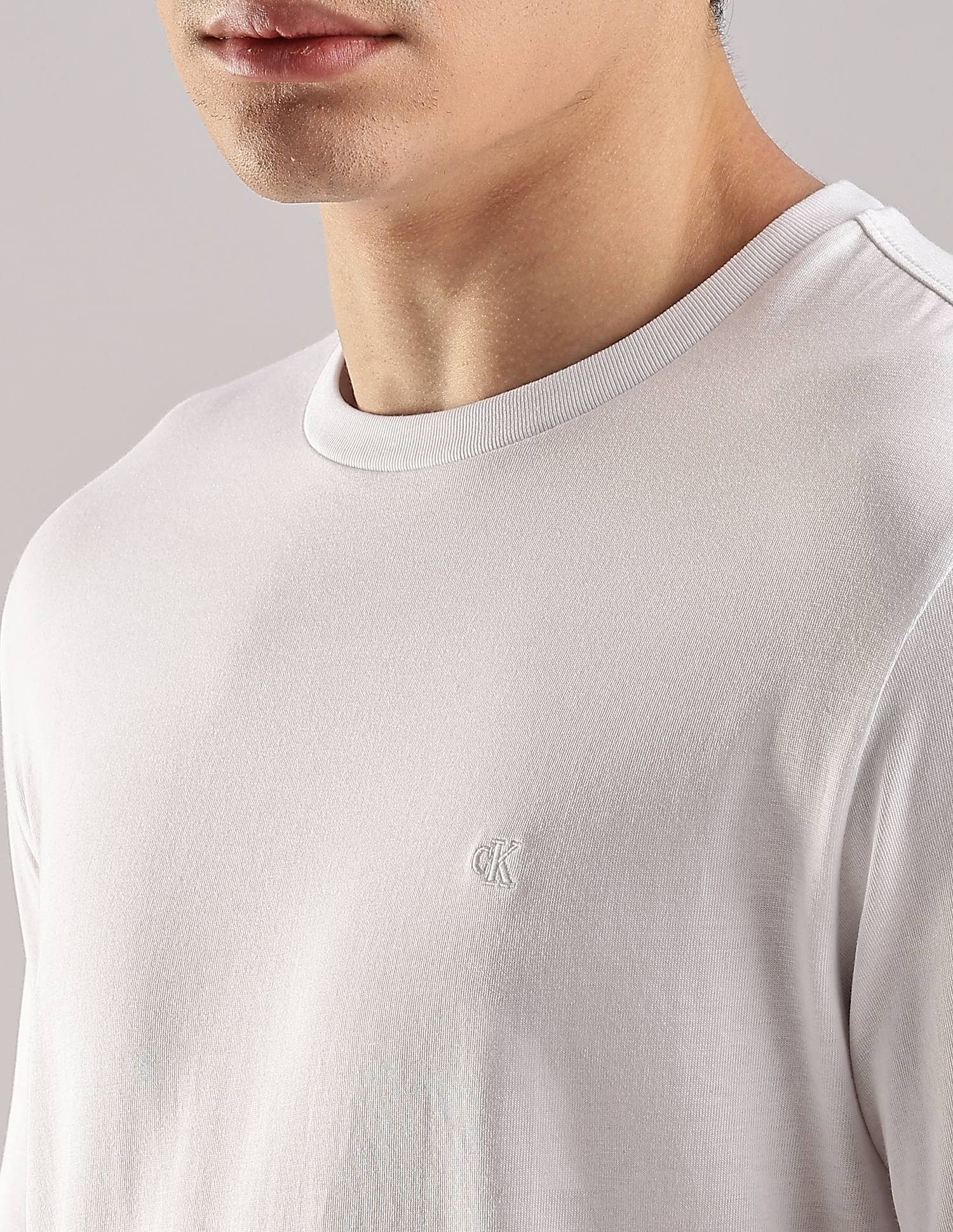 Calvin Klein Jeans Regular-Fit Solid Cotton T-Shirt