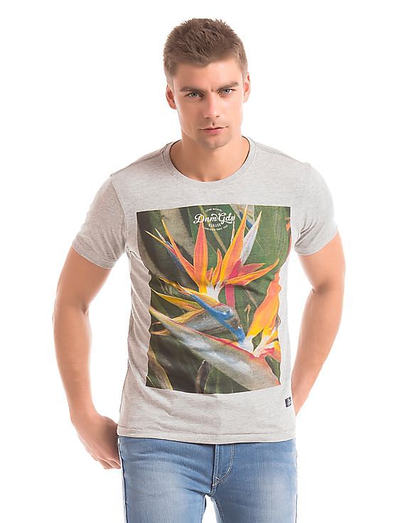FLYING MACHINE Regular Fit Graphic Print T-Shirt at Just Rs 400