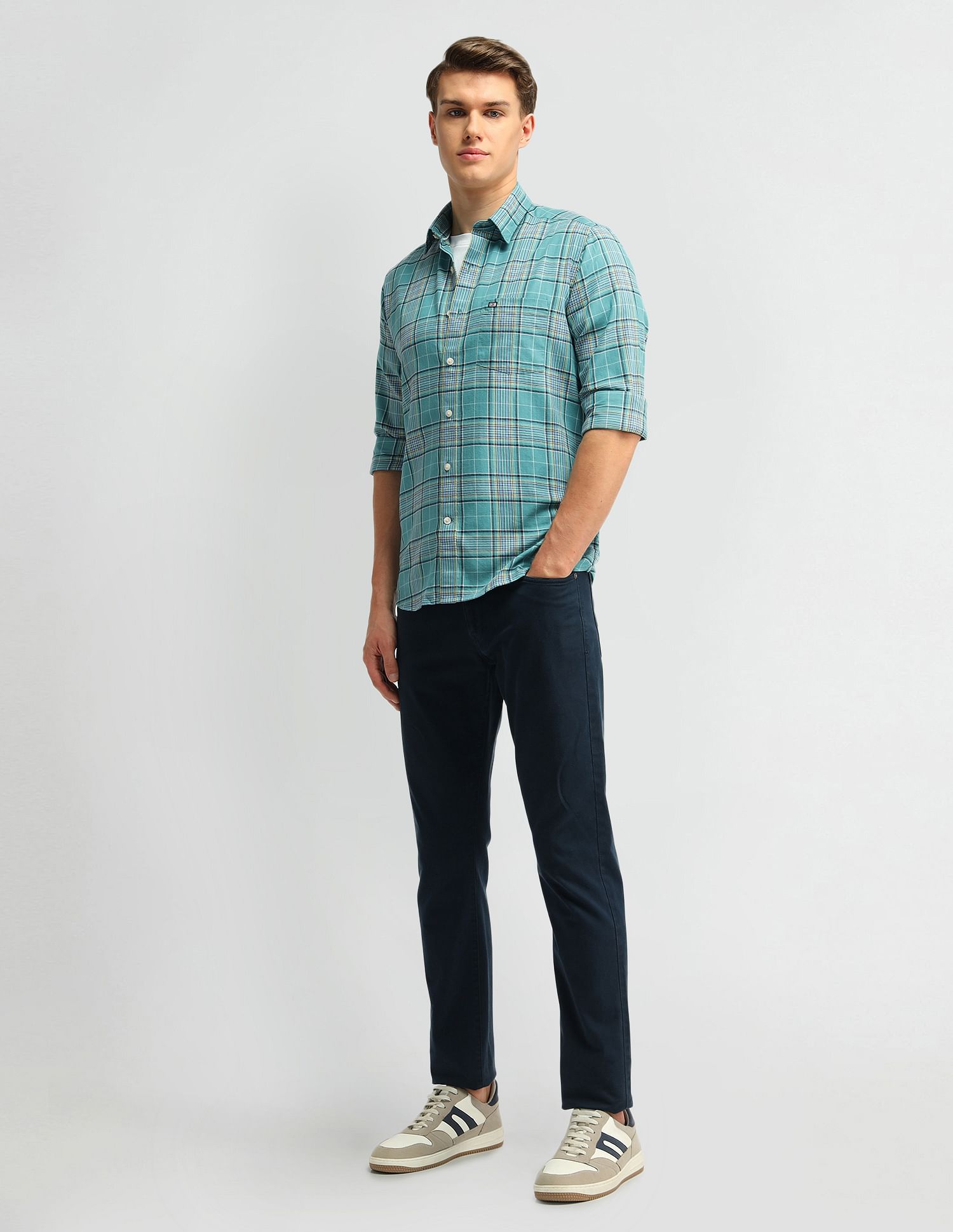 Arrow Sport Slim Fit Herringbone Shirt