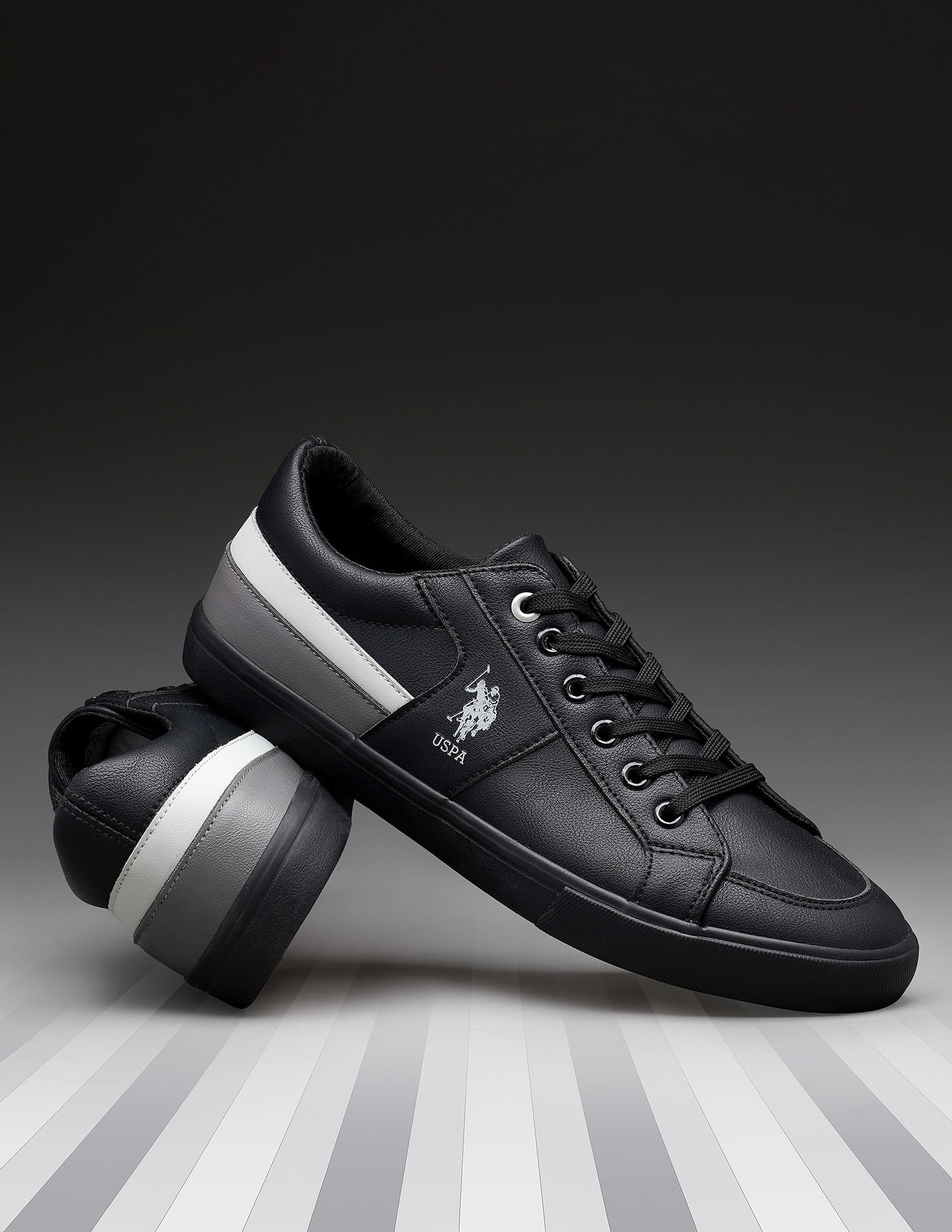 U.S. Polo Assn. Men Clarkin 7.0 Colourblocked Sneakers