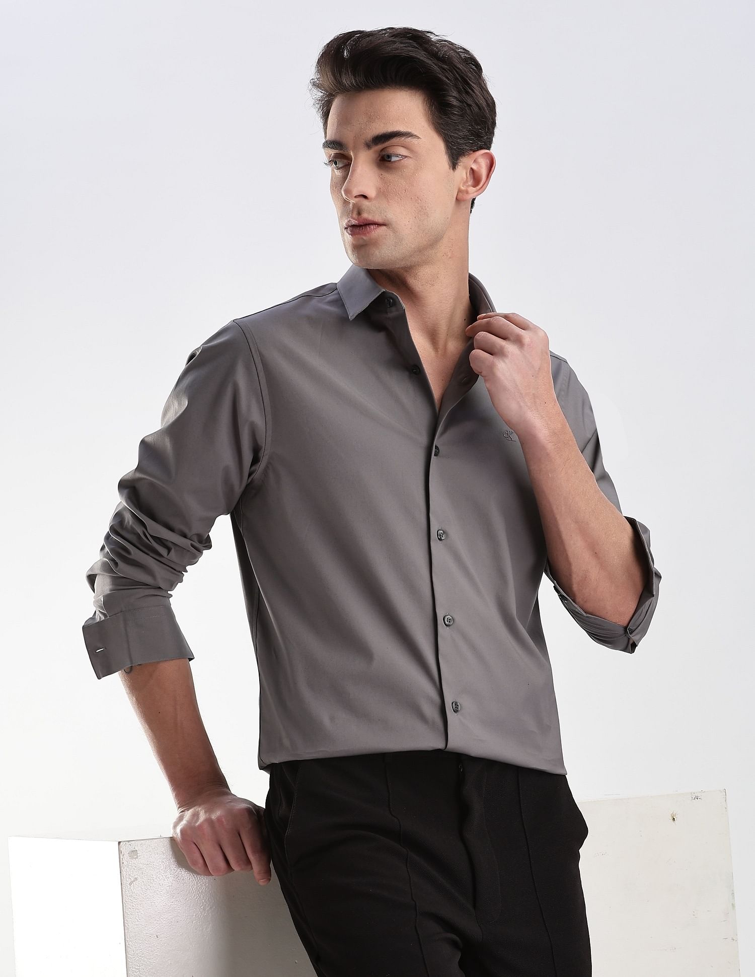 Calvin Klein Jeans Solid Slim Fit Poplin Woven Shirt