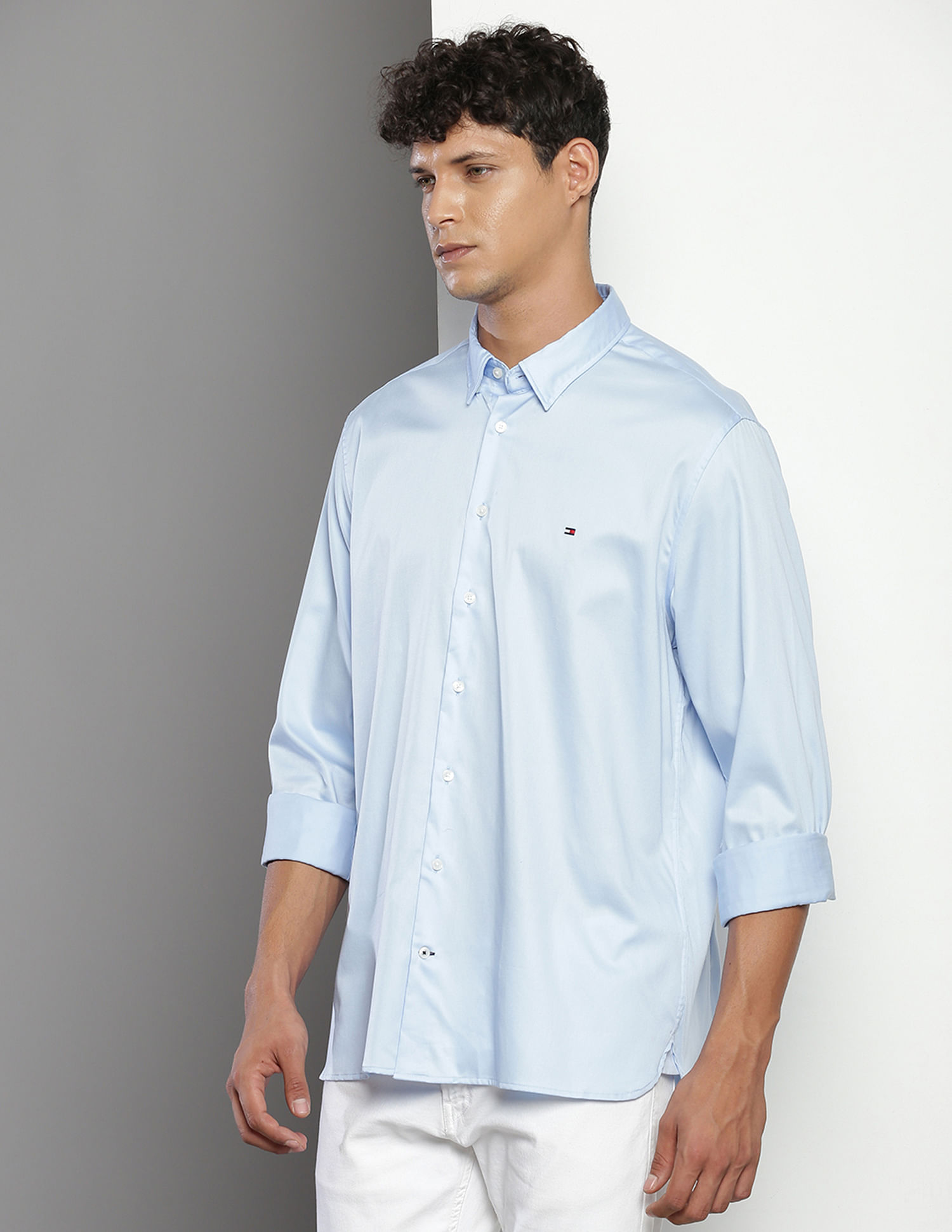 Tommy Hilfiger Cutaway Collar Solid Shirt
