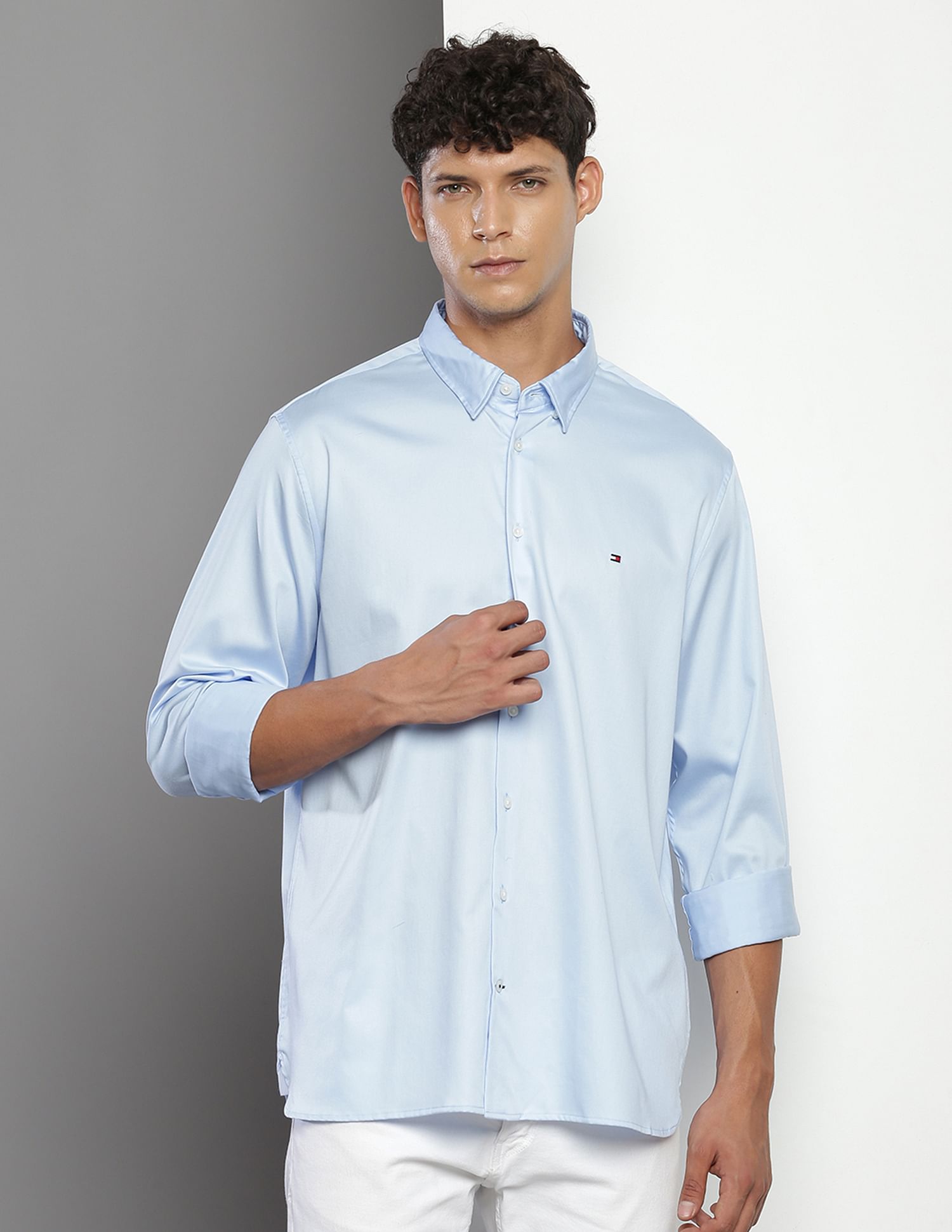 Tommy Hilfiger Cutaway Collar Solid Shirt