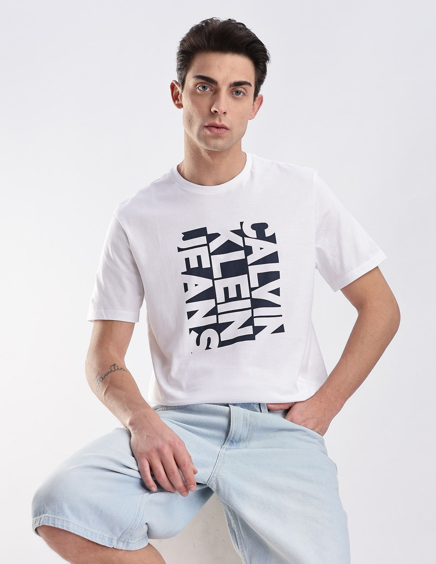 Calvin Klein Jeans Regular-Fit Logo Cotton T-Shirt