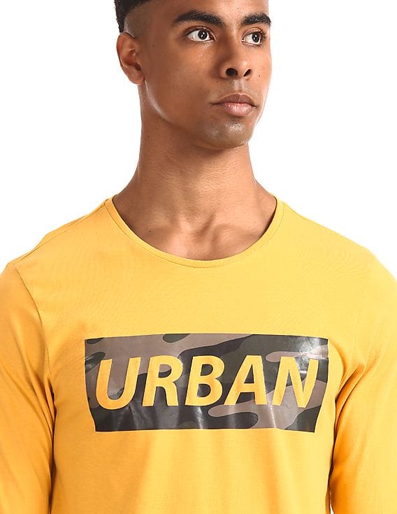 Men Yellow Ribbed Hem Graphic T-Shirt 