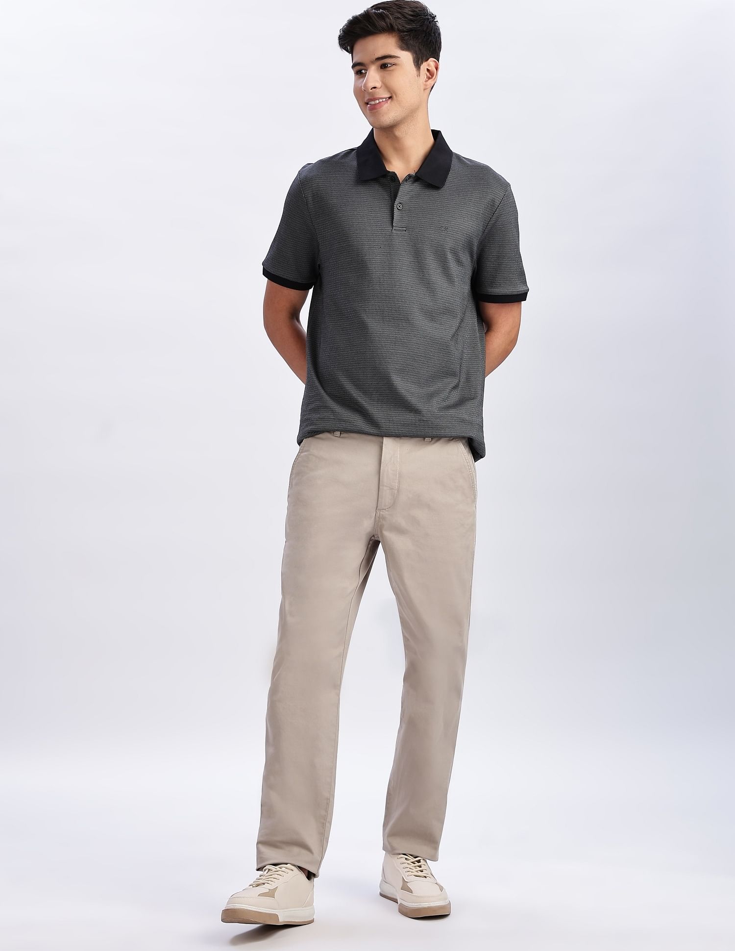 Calvin Klein Jeans Relaxed-Fit Solid Mid Rise Trousers