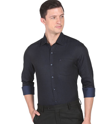 Arrow Polka Dot Manhattan Slim Fit Shirt