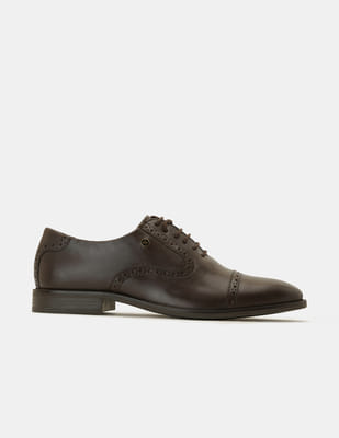 Buy Arrow Men Dagger Textured Formal Shoes - NNNOW.com