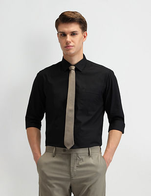 Arrow Solid Manhattan Slim Fit Shirt