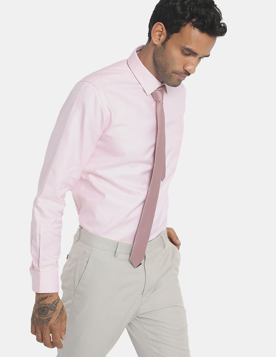 Buy Arrow Men Light Pink Cutaway Collar 