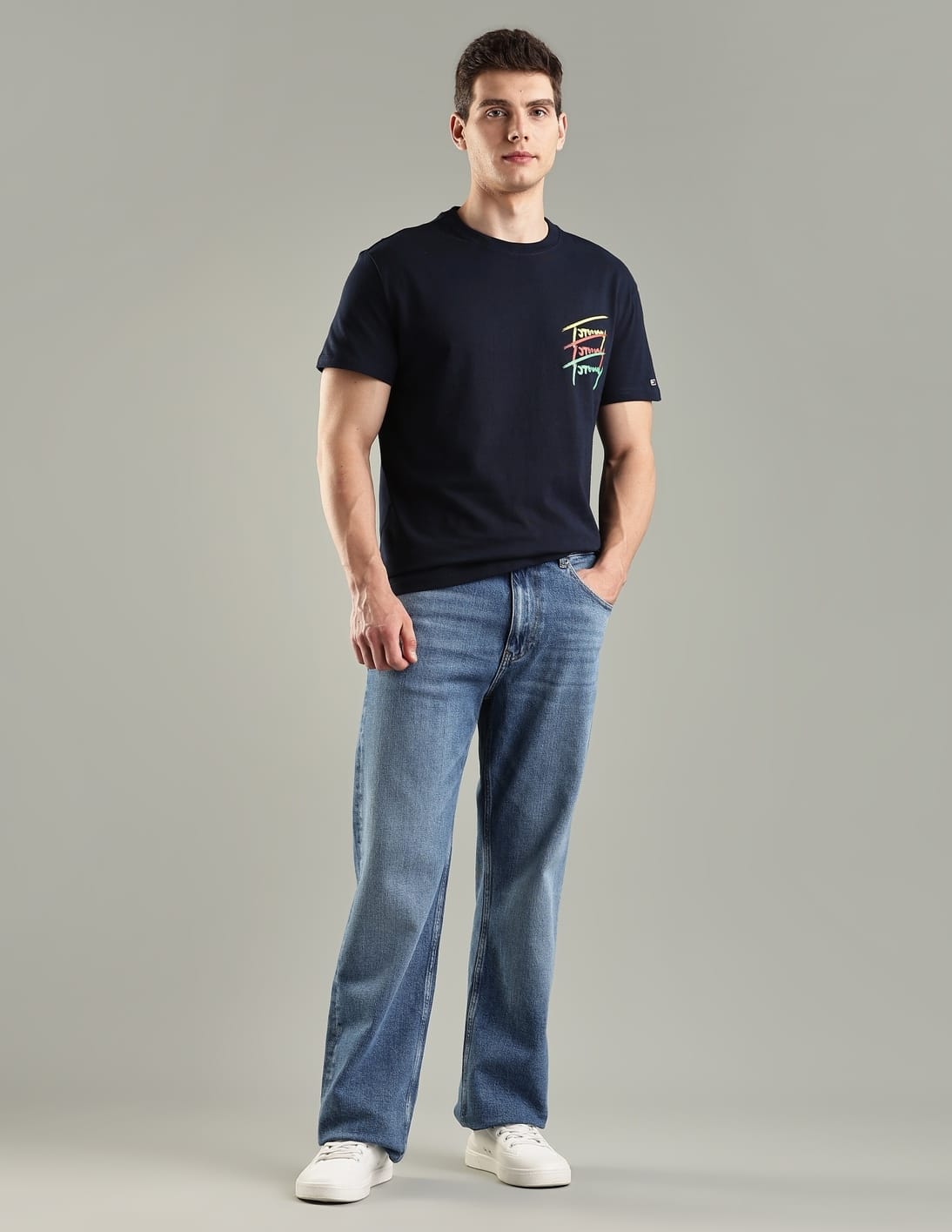 Buy Tommy Hilfiger Graphic Regular Fit Cotton T-Shirt - NNNOW.com