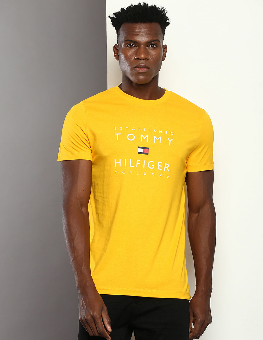 Camiseta Tommy Hilfiger Established Stackes Tee Azul Marinho